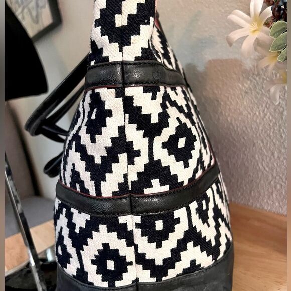 ❣️LAMB Clearance❣️LAMB by Gwen Stefani “Clydebank” Tote style Handbag. - Picture 5 of 12